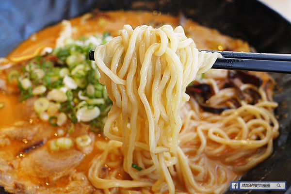 伊太郎拉麵(內湖店):◆台北內湖美食【伊太郎拉麵內湖店】九州久留米豚骨拉麵!和風炸雞好Juice!帶骨德式香腸好風味!拉麵同品項第二件六折!內湖大潤發拉麵。九州拉麵。日本拉麵