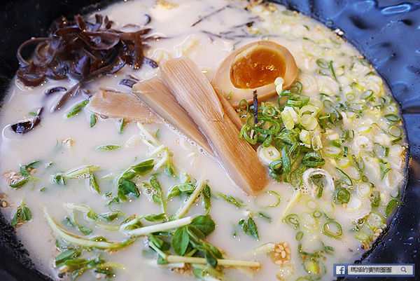 伊太郎拉麵(內湖店):◆台北內湖美食【伊太郎拉麵內湖店】九州久留米豚骨拉麵!和風炸雞好Juice!帶骨德式香腸好風味!拉麵同品項第二件六折!內湖大潤發拉麵。九州拉麵。日本拉麵