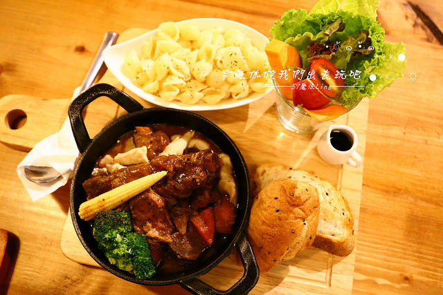 Heynuts Café 好堅果：[台中♥西區 ]Heynuts Café 好堅果。燉鍋料理+老娘鹹五花 (愛評體驗團)