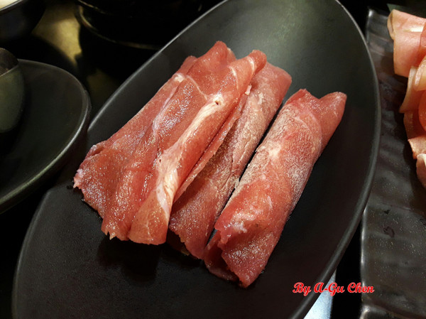 津華香香鍋-永大店:【臺南Ω永康區】津華香香鍋(永大店)。平價小火鍋,白飯飲料吃到飽,單點項目量多價廉