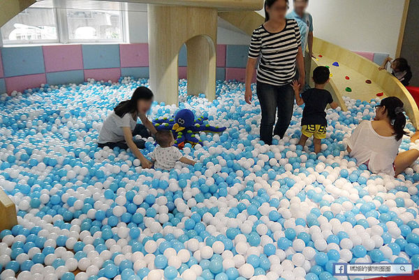 Fun Breeze 親子餐廳:◆台北內湖。捷運文德站【FUN BREEZE放風親子餐廳】內湖親子餐廳。超大遊戲室。友善親子好場所。生日派對。包場包棟