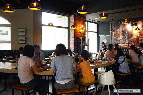 Fun Breeze 親子餐廳:◆台北內湖。捷運文德站【FUN BREEZE放風親子餐廳】內湖親子餐廳。超大遊戲室。友善親子好場所。生日派對。包場包棟