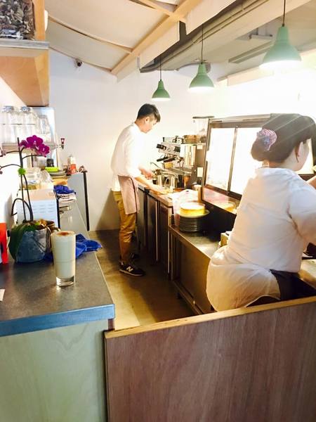 松果院子 restaurant pinecone：[台北民生社區食記] 型男帥氣主廚上菜囉!! 隱藏在民生社區裡＂松果院子 Restaurant Pinecone＂快來滿足您的味蕾及視覺！