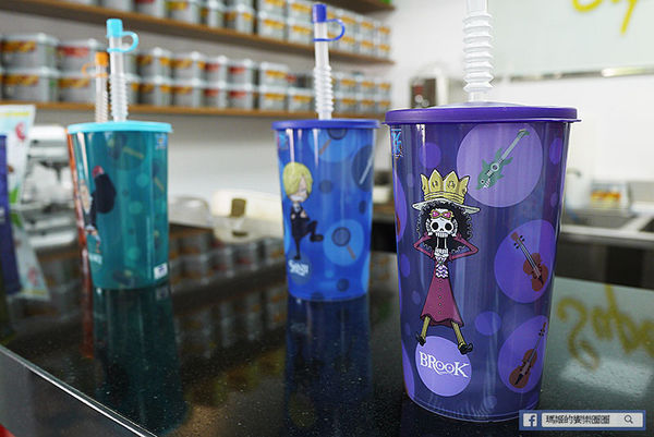 Superstars Mango:◆台北中山。捷運中山站【Superstars Mango】夏天就要芒果冰!航海王隨身杯帶著走!超好吃芒果冰淇淋菠蘿包!中山站冰品。欣欣秀泰影城商圈美食