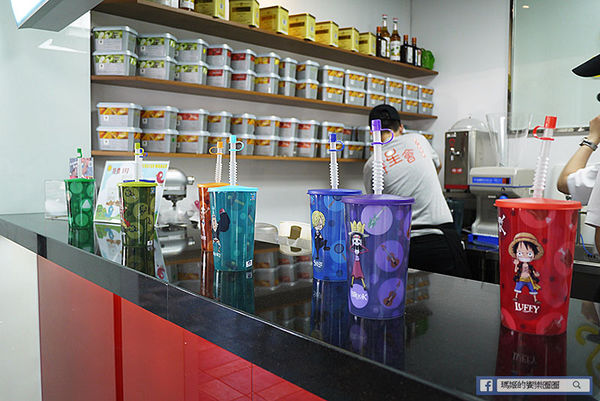 Superstars Mango:◆台北中山。捷運中山站【Superstars Mango】夏天就要芒果冰!航海王隨身杯帶著走!超好吃芒果冰淇淋菠蘿包!中山站冰品。欣欣秀泰影城商圈美食