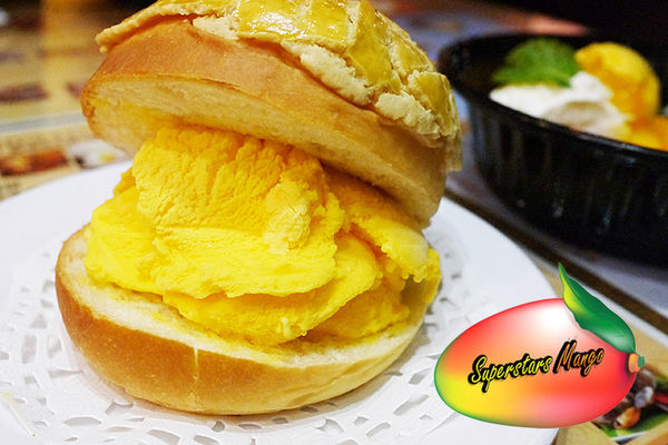 Superstars Mango:◆台北中山。捷運中山站【Superstars Mango】夏天就要芒果冰!航海王隨身杯帶著走!超好吃芒果冰淇淋菠蘿包!中山站冰品。欣欣秀泰影城商圈美食