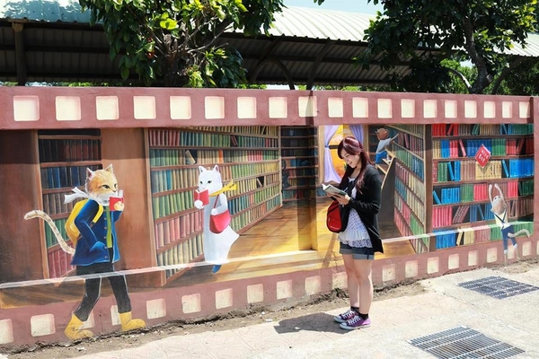 嘉義布新國小喵星人愛情故事彩繪牆：【嘉義景點】喵星人來勢洶洶大舉入侵嘉義布新國小!!首波浪漫故事席捲而來