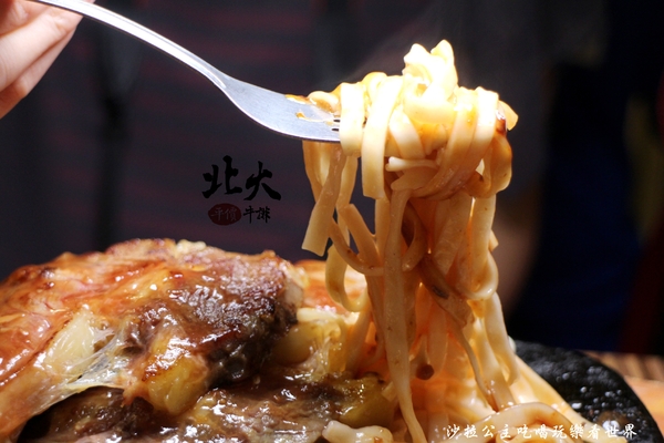 北大牛排:士林夜市平價牛排『北大牛排』多國料理齊聚一堂