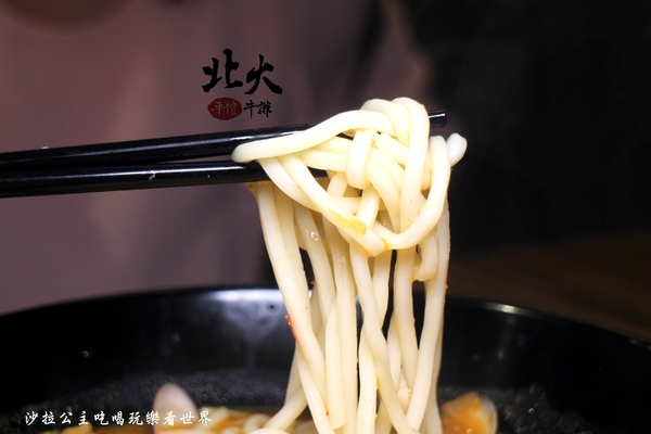 北大牛排:士林夜市平價牛排『北大牛排』多國料理齊聚一堂