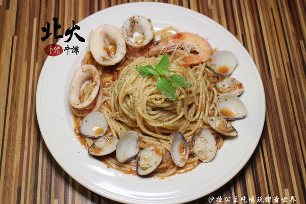 北大牛排:士林夜市平價牛排『北大牛排』多國料理齊聚一堂