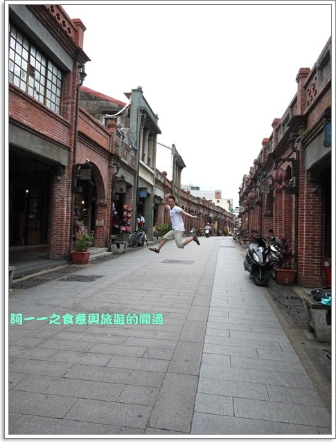 三峽老街:新北 三峽老街 金牛角霜淇淋&鄭記豬血糕(食尚玩家)~吃小吃老街玩透透