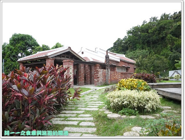 三峽老街:新北 三峽老街 金牛角霜淇淋&鄭記豬血糕(食尚玩家)~吃小吃老街玩透透