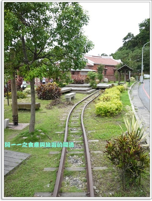 三峽老街:新北 三峽老街 金牛角霜淇淋&鄭記豬血糕(食尚玩家)~吃小吃老街玩透透