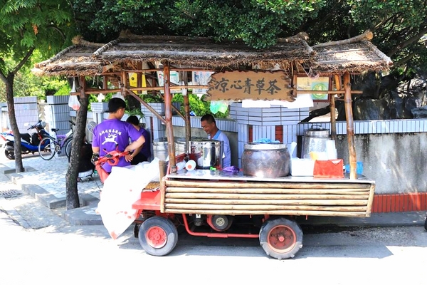 涼心青草茶：【雲林美食】雲林水林涼心青草茶♥遇到小鹿斑比♥五十年的老店