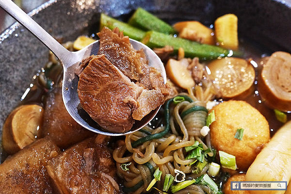 食八辣麻辣燙鴛鴦燙：◆新北板橋。捷運板橋站【食八辣麻辣燙鴛鴦燙】板橋麻辣燙滷味。還有養生湯頭雙重美味。板橋銅版美食。致理科大美食推薦。寶可夢充電站