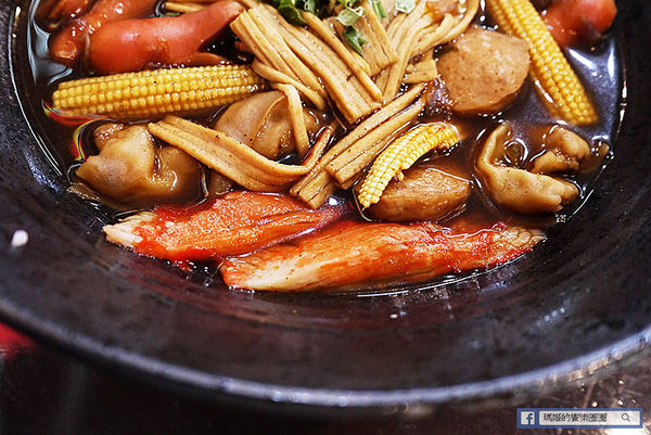 食八辣麻辣燙鴛鴦燙：◆新北板橋。捷運板橋站【食八辣麻辣燙鴛鴦燙】板橋麻辣燙滷味。還有養生湯頭雙重美味。板橋銅版美食。致理科大美食推薦。寶可夢充電站