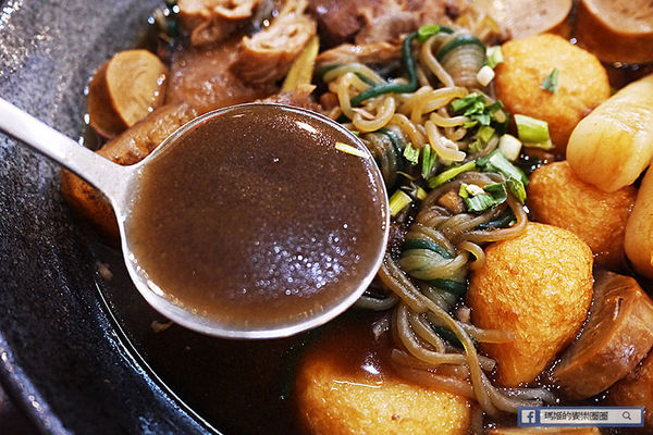 食八辣麻辣燙鴛鴦燙：◆新北板橋。捷運板橋站【食八辣麻辣燙鴛鴦燙】板橋麻辣燙滷味。還有養生湯頭雙重美味。板橋銅版美食。致理科大美食推薦。寶可夢充電站