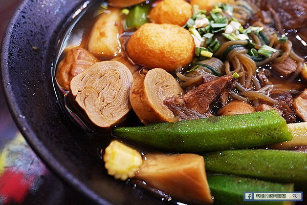 食八辣麻辣燙鴛鴦燙：◆新北板橋。捷運板橋站【食八辣麻辣燙鴛鴦燙】板橋麻辣燙滷味。還有養生湯頭雙重美味。板橋銅版美食。致理科大美食推薦。寶可夢充電站