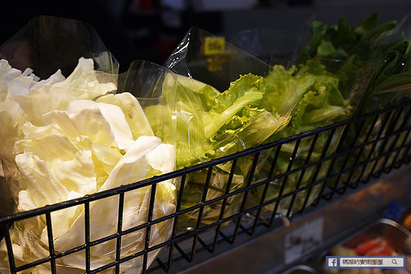 食八辣麻辣燙鴛鴦燙：◆新北板橋。捷運板橋站【食八辣麻辣燙鴛鴦燙】板橋麻辣燙滷味。還有養生湯頭雙重美味。板橋銅版美食。致理科大美食推薦。寶可夢充電站