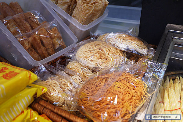 食八辣麻辣燙鴛鴦燙：◆新北板橋。捷運板橋站【食八辣麻辣燙鴛鴦燙】板橋麻辣燙滷味。還有養生湯頭雙重美味。板橋銅版美食。致理科大美食推薦。寶可夢充電站