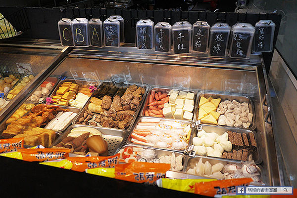 食八辣麻辣燙鴛鴦燙：◆新北板橋。捷運板橋站【食八辣麻辣燙鴛鴦燙】板橋麻辣燙滷味。還有養生湯頭雙重美味。板橋銅版美食。致理科大美食推薦。寶可夢充電站