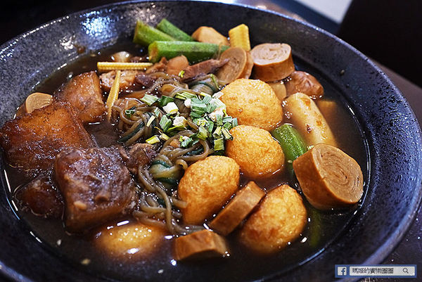 食八辣麻辣燙鴛鴦燙：◆新北板橋。捷運板橋站【食八辣麻辣燙鴛鴦燙】板橋麻辣燙滷味。還有養生湯頭雙重美味。板橋銅版美食。致理科大美食推薦。寶可夢充電站