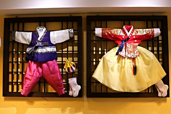 TAEBAK韓式特色料理:【台北市東區美食】想吃韓式的道地料理又何必捨近求遠哩~東區TAEBAK韓式特色料理~特地聘請的廚師及服務員通通Made in Korea由韓國空運來台