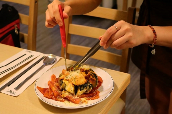 TAEBAK韓式特色料理:【台北市東區美食】想吃韓式的道地料理又何必捨近求遠哩~東區TAEBAK韓式特色料理~特地聘請的廚師及服務員通通Made in Korea由韓國空運來台