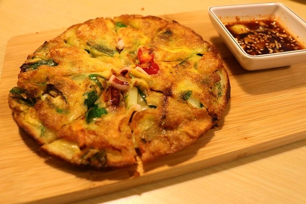 TAEBAK韓式特色料理:【台北市東區美食】想吃韓式的道地料理又何必捨近求遠哩~東區TAEBAK韓式特色料理~特地聘請的廚師及服務員通通Made in Korea由韓國空運來台