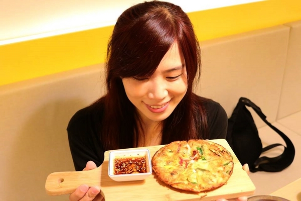 TAEBAK韓式特色料理:【台北市東區美食】想吃韓式的道地料理又何必捨近求遠哩~東區TAEBAK韓式特色料理~特地聘請的廚師及服務員通通Made in Korea由韓國空運來台