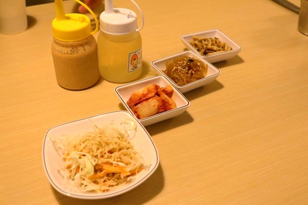 TAEBAK韓式特色料理:【台北市東區美食】想吃韓式的道地料理又何必捨近求遠哩~東區TAEBAK韓式特色料理~特地聘請的廚師及服務員通通Made in Korea由韓國空運來台