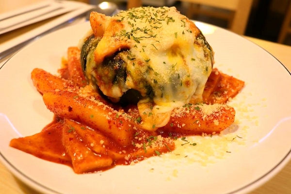 TAEBAK韓式特色料理:【台北市東區美食】想吃韓式的道地料理又何必捨近求遠哩~東區TAEBAK韓式特色料理~特地聘請的廚師及服務員通通Made in Korea由韓國空運來台