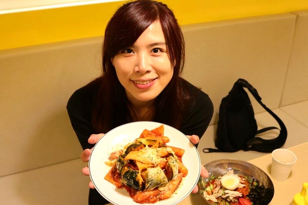 TAEBAK韓式特色料理:【台北市東區美食】想吃韓式的道地料理又何必捨近求遠哩~東區TAEBAK韓式特色料理~特地聘請的廚師及服務員通通Made in Korea由韓國空運來台