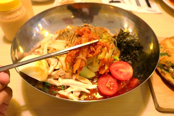 TAEBAK韓式特色料理:【台北市東區美食】想吃韓式的道地料理又何必捨近求遠哩~東區TAEBAK韓式特色料理~特地聘請的廚師及服務員通通Made in Korea由韓國空運來台