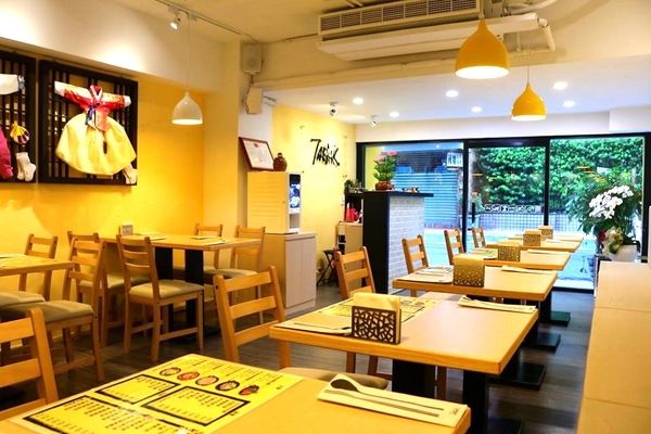 TAEBAK韓式特色料理:【台北市東區美食】想吃韓式的道地料理又何必捨近求遠哩~東區TAEBAK韓式特色料理~特地聘請的廚師及服務員通通Made in Korea由韓國空運來台