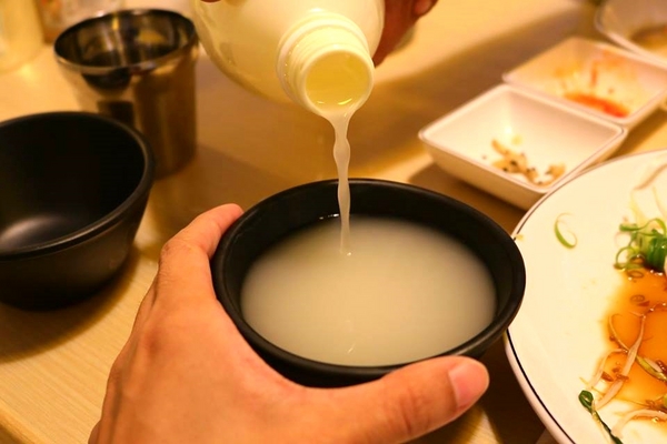 TAEBAK韓式特色料理:【台北市東區美食】想吃韓式的道地料理又何必捨近求遠哩~東區TAEBAK韓式特色料理~特地聘請的廚師及服務員通通Made in Korea由韓國空運來台