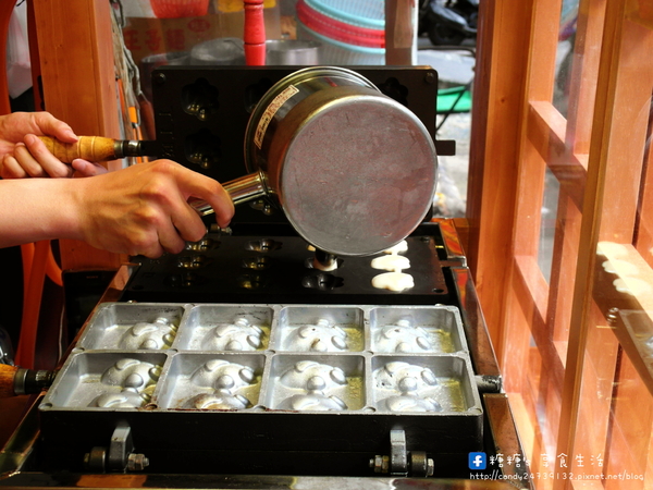 丁丁咬一口雞蛋糕(逢甲文華店):〖台中│美食〗丁丁咬一口雞蛋糕 ❤ 敲可愛貓掌燒進軍逢甲夜市囉~~超推薦邪惡乳酪貓掌燒,每一口都可以拉出長長的起司絲唷!!