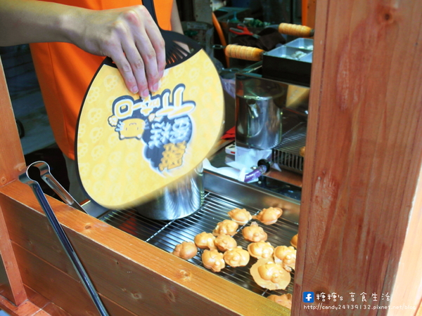 丁丁咬一口雞蛋糕(逢甲文華店):〖台中│美食〗丁丁咬一口雞蛋糕 ❤ 敲可愛貓掌燒進軍逢甲夜市囉~~超推薦邪惡乳酪貓掌燒,每一口都可以拉出長長的起司絲唷!!