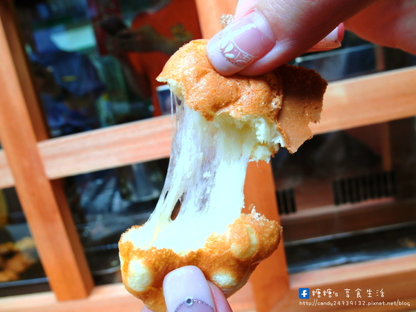 丁丁咬一口雞蛋糕(逢甲文華店):〖台中│美食〗丁丁咬一口雞蛋糕 ❤ 敲可愛貓掌燒進軍逢甲夜市囉~~超推薦邪惡乳酪貓掌燒,每一口都可以拉出長長的起司絲唷!!