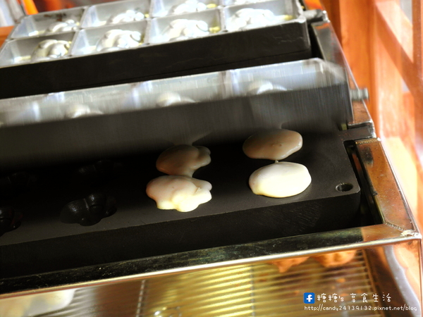 丁丁咬一口雞蛋糕(逢甲文華店):〖台中│美食〗丁丁咬一口雞蛋糕 ❤ 敲可愛貓掌燒進軍逢甲夜市囉~~超推薦邪惡乳酪貓掌燒,每一口都可以拉出長長的起司絲唷!!