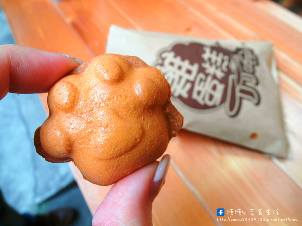 丁丁咬一口雞蛋糕(逢甲文華店):〖台中│美食〗丁丁咬一口雞蛋糕 ❤ 敲可愛貓掌燒進軍逢甲夜市囉~~超推薦邪惡乳酪貓掌燒,每一口都可以拉出長長的起司絲唷!!