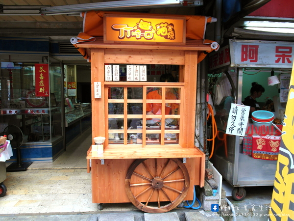 丁丁咬一口雞蛋糕(逢甲文華店):〖台中│美食〗丁丁咬一口雞蛋糕 ❤ 敲可愛貓掌燒進軍逢甲夜市囉~~超推薦邪惡乳酪貓掌燒,每一口都可以拉出長長的起司絲唷!!