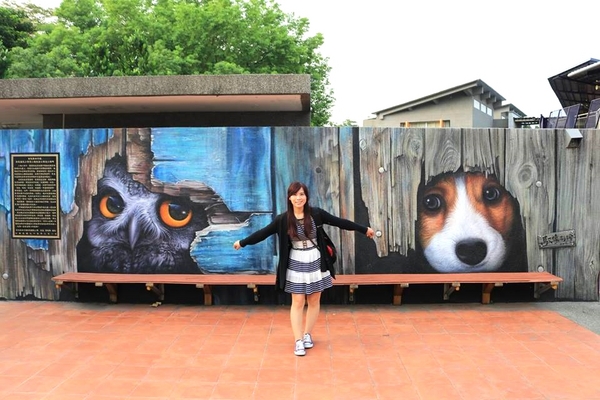 新民國小:【彰化景點】新民國小校園3D彩繪新亮點~貓頭鷹,米格魯,變色龍進入校園囉