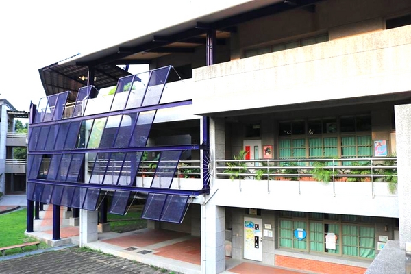 新民國小:【彰化景點】新民國小校園3D彩繪新亮點~貓頭鷹,米格魯,變色龍進入校園囉