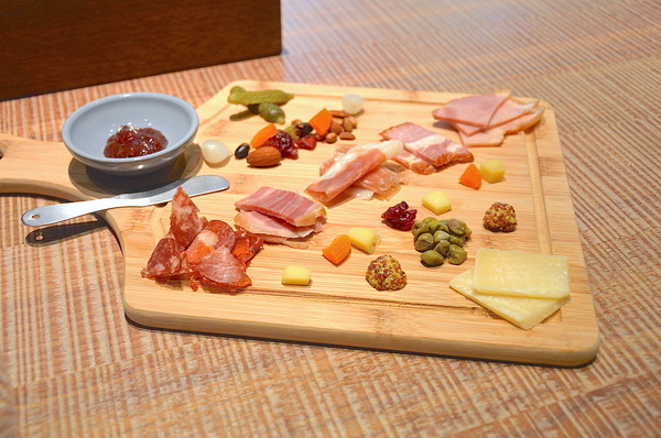 RÒU by T-HAM:W小姐旅行畫報/ 台北|食記 RÒU BY T-HAM 新開幕時尚餐廳X精品肉舖 品東西肉食文化 賞肉、食肉搶鮮試全紀錄