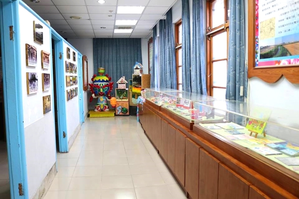 溪口客家文化館：【嘉義景點】溪口客家文化館~好運奶奶/竹簍哥/陀螺弟/麵線妹來做伙