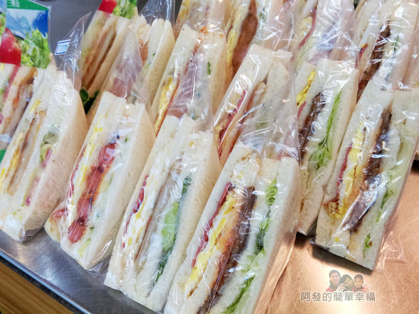 夏威姨早午餐04-現成三明治區