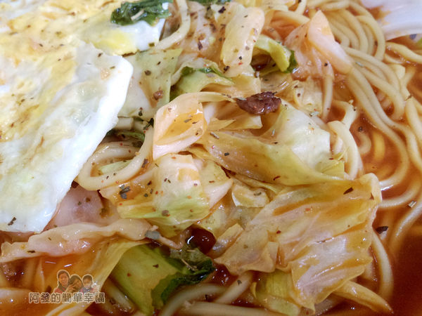 夏威姨早午餐18-蘑菇鐵板麵-配菜新鮮且較多
