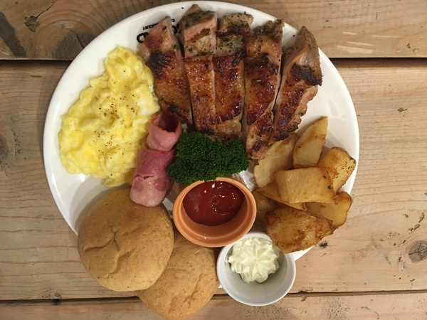 Eilleen's coffee：[捷運板橋站美食]