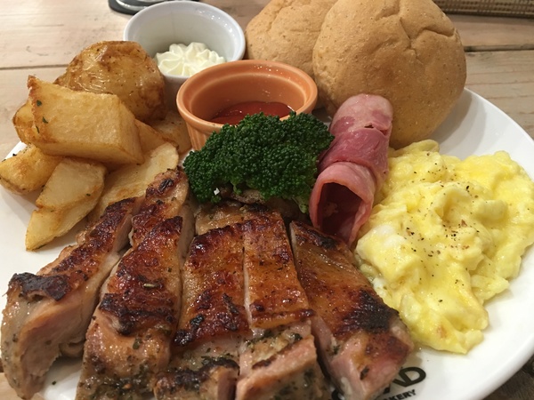 Eilleen's coffee：[捷運板橋站美食]